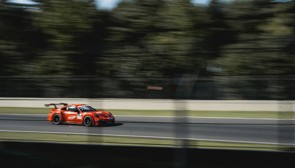 Porsche GT-Fahrzeug mit Manthey-Bezug und Rennsport-Herkunft.