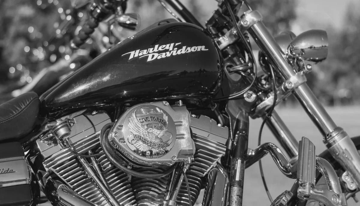Motorradjacke als Ausrüstung zwischen Abriebschutz, Protektoren, Passform und Alltagstauglichkeit.