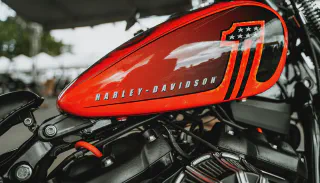 Motorradclubs und Autoclubs: Zwei Kulturen, ein Antrieb