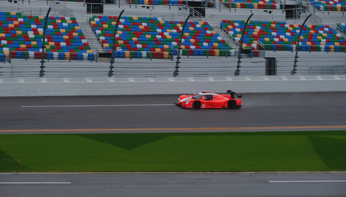 Full Course Yellow in der IMSA: Renngeschehen unter Gelbphase mit Safety Car.