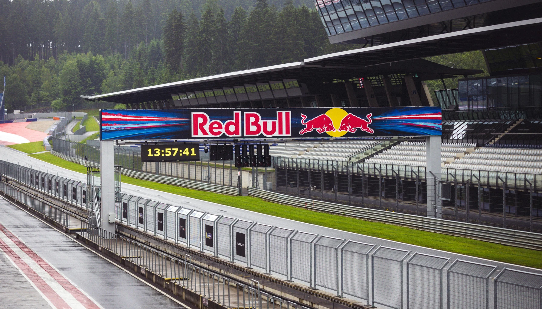 Der Red Bull Ring in Spielberg: kurz, schnell, brutal. Drei Bremszonen, eine der besten F1-Strecken im modernen Kalender.